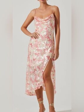 mahalia floral sweetheart ruffle midi dress Sweetheart Puff Sleeve Midi Dress